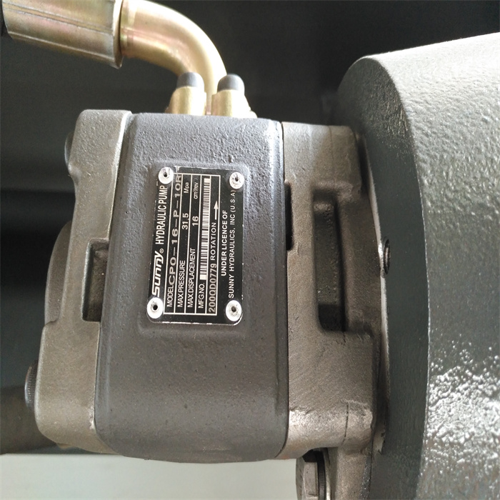 擺式剪板機(jī)6×3200 (9).jpg